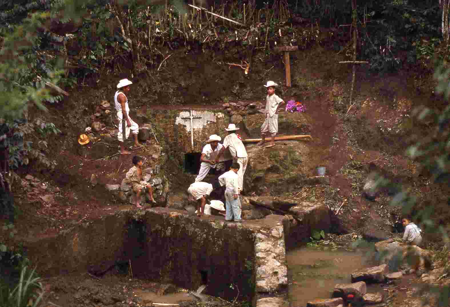 Figure 4.1. Neighbors from Ixtahuatalix cleaning the Miacaco spring on May 3, 1969.