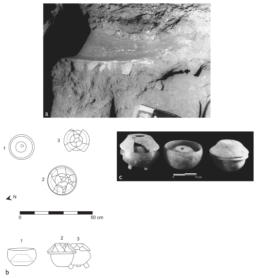 Image: 9.6. Plaster basin in the work area and vessels from the “centerline offering”