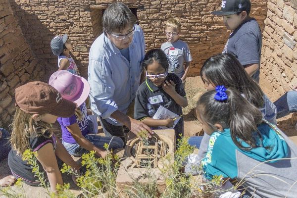 Zuni educator, Dan Simplicio, explains the architecture of a kiva to students