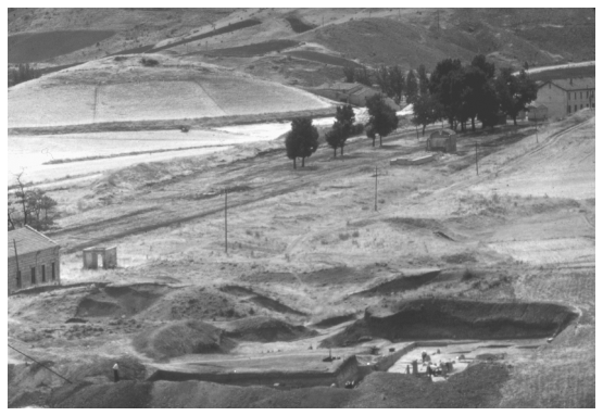 Image: FIGURE 7.1. Overview (from north) of the Torralba excavations (1962); checkerboard of three-meter square excavation units visible in right foreground