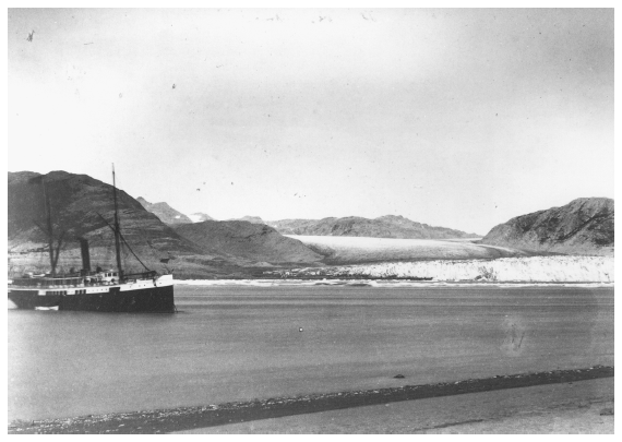 Image: S.S. City of Topeka at Muir Glacier, 1890. Reid coll. 115-24, Alaska State Library. By the 1890s outheast Alaska had become a favorite vacation destination for elites.