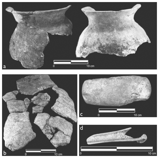 Image: 8.10. Ollas, tecomate, mano, and bone batten from Tomb 3